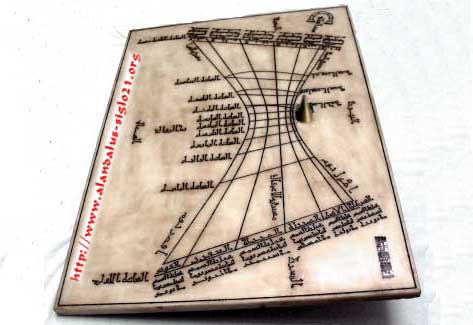 Reconstruccin integral del reloj de sol hispanomusulman de hmad ibn a.s-.Saffr, visto en perspectiva