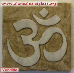 Om, inscripción en sánscrito