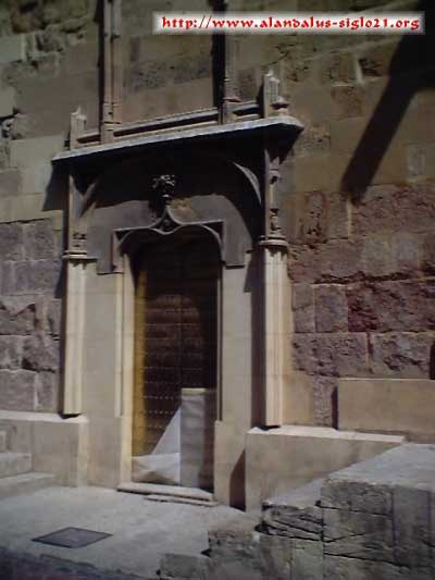 Labor de talla y reposicin en la Puerta de la Leche de la Mezquita Catedral de Crdoba